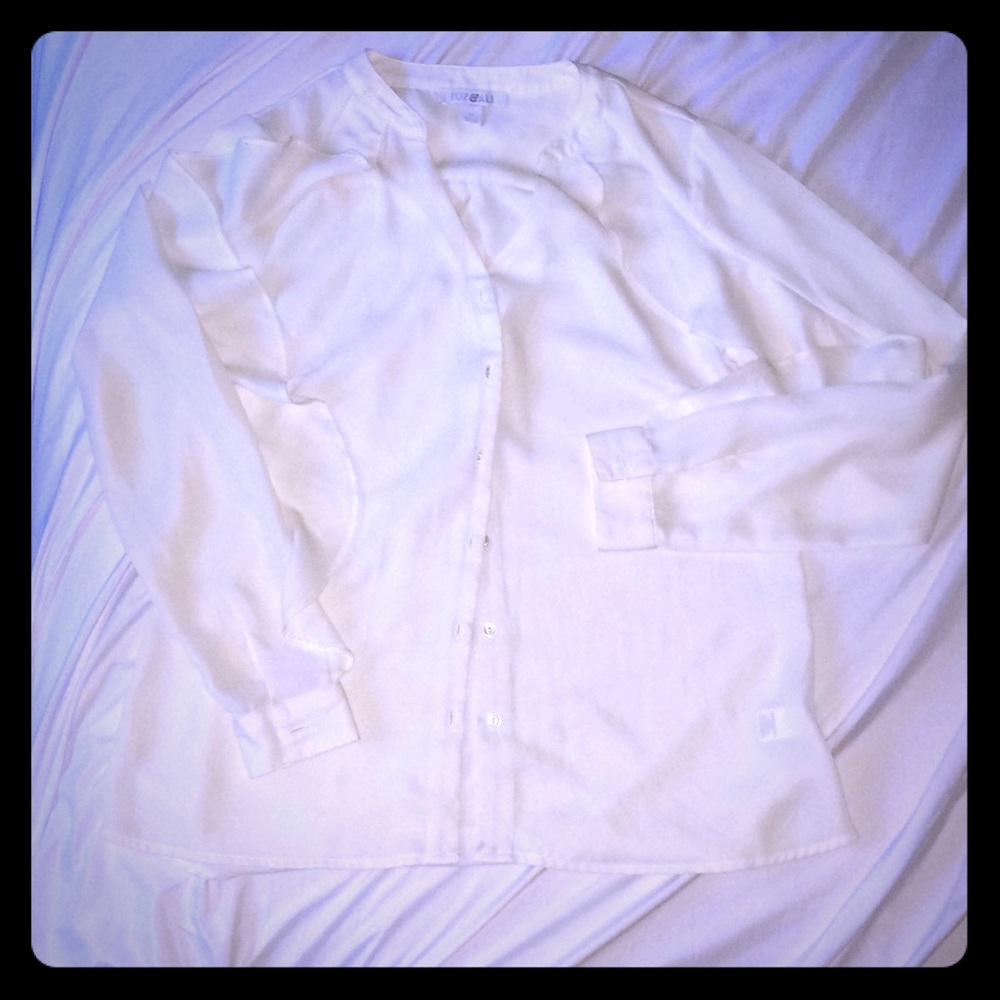 Roz & Ali dress blouse with Ruffle sleeves